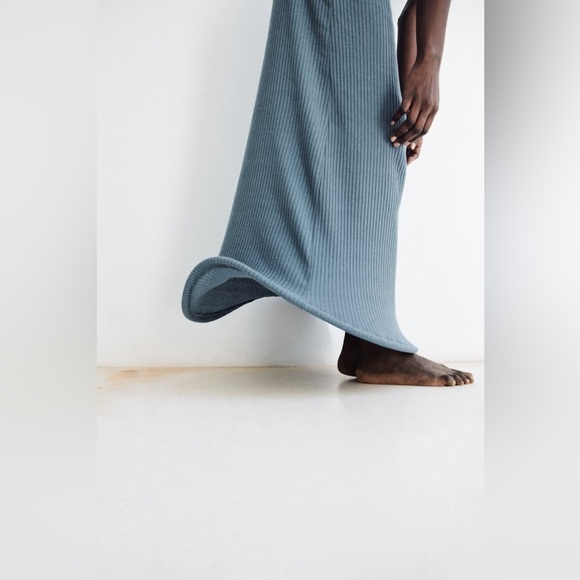 ZARA RIGID HEM DRESS - Picture 2 of 6